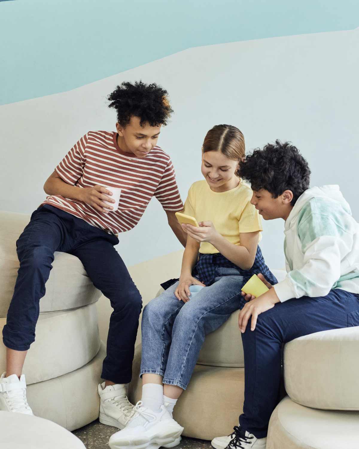 Ein Eltern-Kind-Vertrag hilft, Regeln für die Smartphone-Nutzung festzulegen