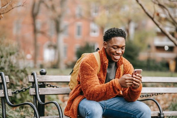 Wie Teens im digitalen Babylon befreit leben können