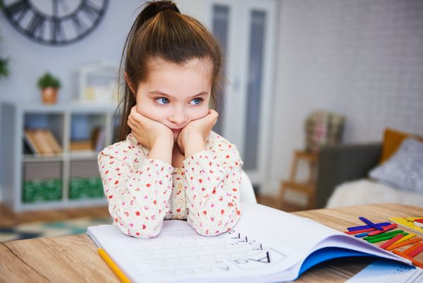 Der unsichtbare Feind des Sommers: Strategien gegen Langeweile der Kinder